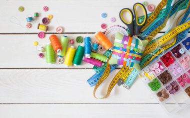 Dikiş araçları ve aksesuarları ile kopyalama alanı çerçevesi