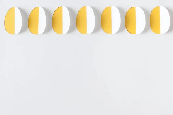 Tarjeta Papel Con Huevos Pascua Fondo Blanco — Foto de Stock