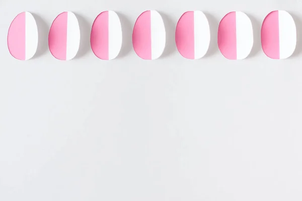 Tarjeta Papel Con Huevos Pascua Fondo Blanco —  Fotos de Stock