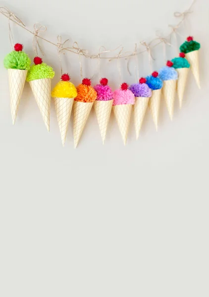 Dondurma Koni Garland Kağıt Sanatları — Stok fotoğraf