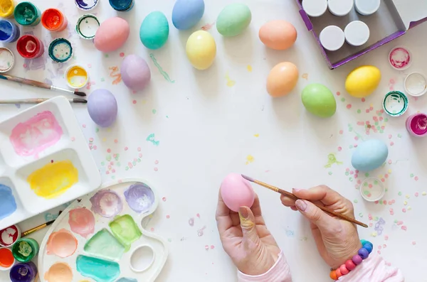 Yumurta boyama kadın