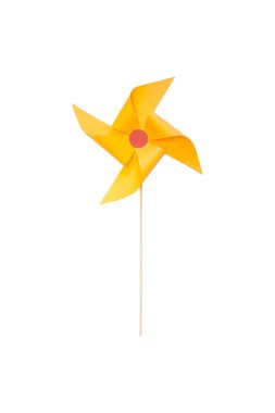 Beyaz arka planda göl kenarında kağıt yel değirmeni