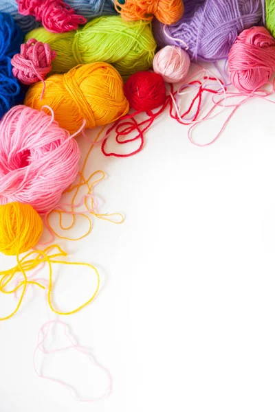 Gekleurde Bollen Garen Zicht Van Bovenaf Regenboog Kleuren Alle Kleuren — Stockfoto