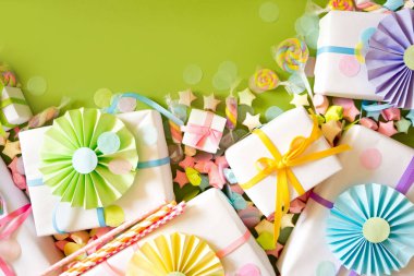 Doğum günü, parti ve yeni yıl için parlak dekor.