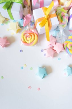 Doğum günü, parti ve yeni yıl için parlak dekor.