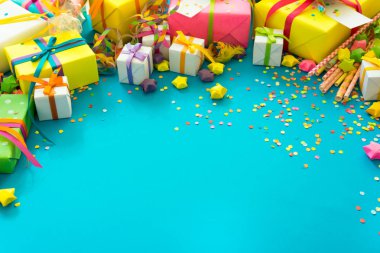 Doğum günü, yeni yıl, parti ve karnaval için şenlikli dekor.