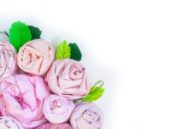 Gül pembe kumaş. Beyaz arka plan. Pamuk Kumaş çiçekler.