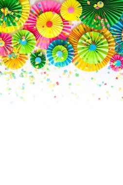 Renkli parlak kağıt rozet. Bir parti için dekorasyon.