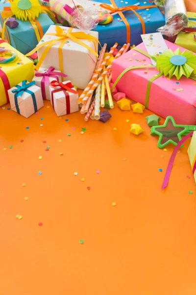 Decoración Brillante Para Cumpleaños Fiesta Festival Carnaval Fondo Naranja — Foto de Stock