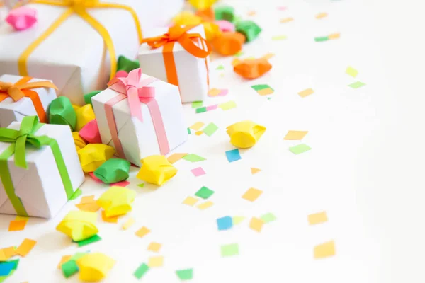 Regalos Brillantes Para Una Fiesta Cumpleaños Año Nuevo Confetti Estrellas —  Fotos de Stock