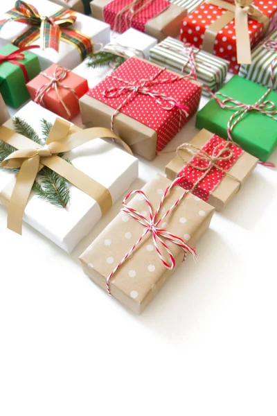 Рождественский Декор Подарочные Коробки Красные Зеленые Вид Сверху — стоковое фото