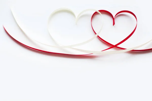 Carte Saint Valentin Coeur Ruban Sur Fond Blanc — Photo