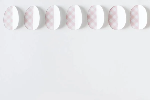 Tarjeta Papel Con Huevos Pascua Fondo Blanco —  Fotos de Stock