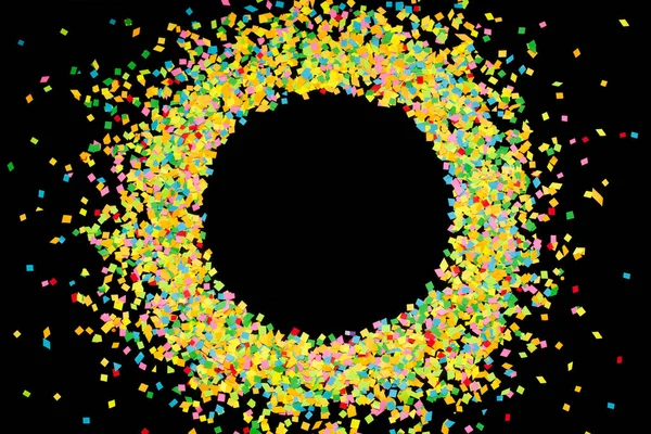 Roseta Papel Brilhante Colorida Decoração Para Uma Festa Fundo Preto — Fotografia de Stock