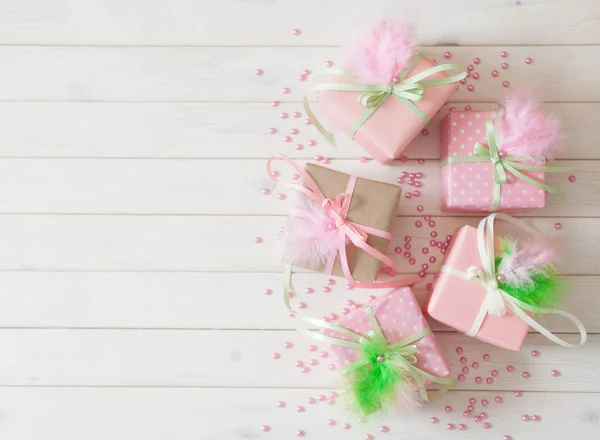 Roze Geschenkdozen Veren Steentjes Bloemen Scrapbooking — Stockfoto