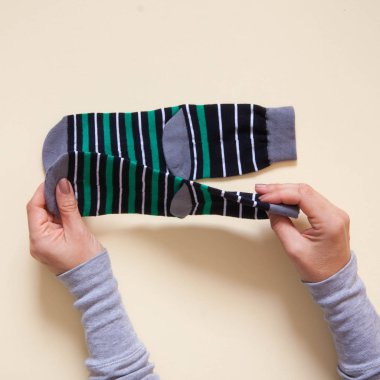 Giyim depolama. Dolabın içinde sipariş. Çorap katlanır. Master Class.