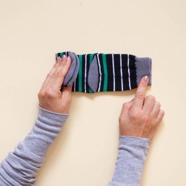 Giyim depolama. Dolabın içinde sipariş. Çorap katlanır. Master Class.