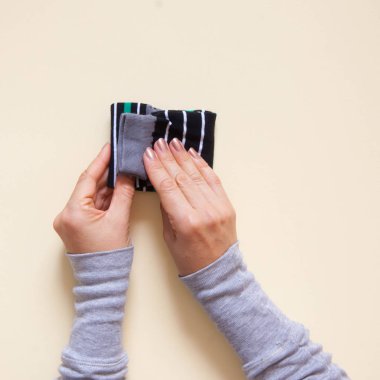 Giyim depolama. Dolabın içinde sipariş. Çorap katlanır. Master Class.