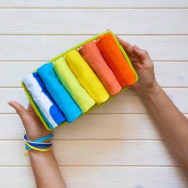 T-shirt katlama. Japon sistemdeki şeyler tutma. Master Class. Giyim depolama.