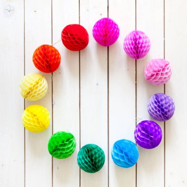 Daire renkli kağıt şenlikli topları