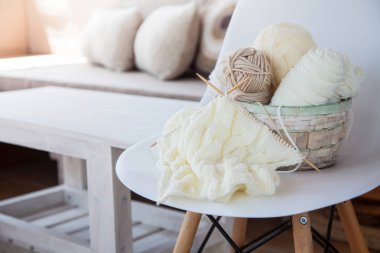 İğne işi için aksesuarlar. Hobi örgü. Kadın iş.