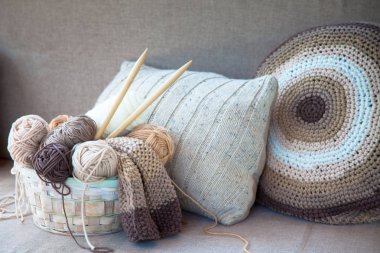 İğne işi için aksesuarlar. Hobi örgü. Kadın iş.