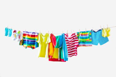 Bebek giysileri Sarı zemin üzerine asılı ile çamaşır