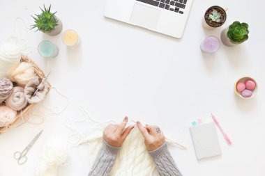Dikiş, örgü ve örme için yün ve pamuk ipliği. Sc