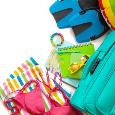 Gezgin aksesuarları beyaz arka plan üzerinde boş alan için te