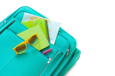 Yaz tatili arka plan, beyaz arka planda plaj aksesuarları