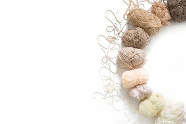 Nötr doğal renk örgü için yün ve pamuk iplik. Geri