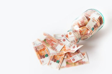 Para bankada depolamanın Rus yolu. Birçok kuş gagası-in beş bin.