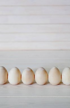 Paskalya dekor. Yumurta ahşap ve tavşan el yapımı. Leylak ve bej renkleri vardır.