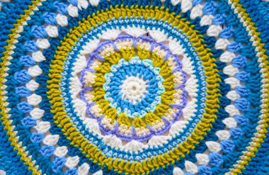 Mandala kroşe ile parlak renk iplik