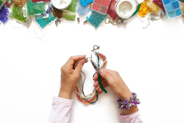 Girl Creates Jewelry Beads — Stock Photo, Image