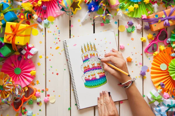 Girl Draws Cake Bright Colored Markers Gifts Rosettes Confetti Festive — Stock Photo, Image