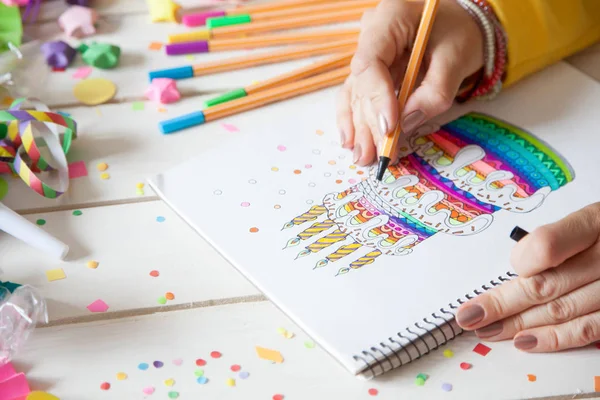Girl Draws Cake Bright Colored Markers Gifts Rosettes Confetti Festive — Stock Photo, Image