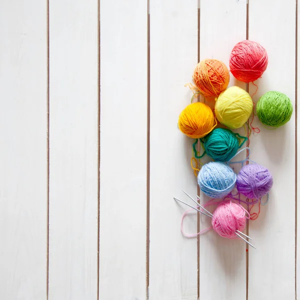 五颜六色的纱线从上面看彩虹的所有颜色 针织样品 Crochet — 图库照片