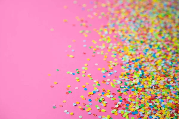 Moldura Feita Confete Colorido Fundo Rosa — Fotografia de Stock