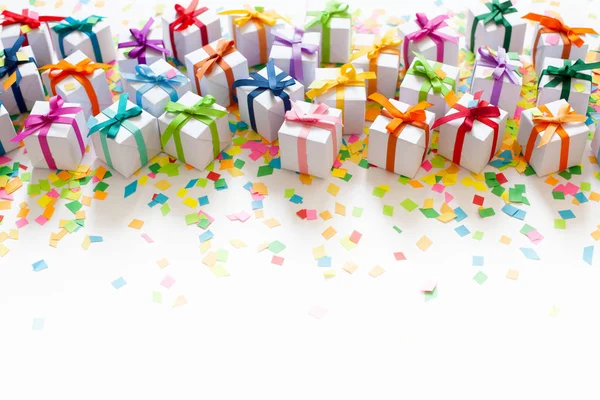 Farbige Geschenkboxen Mit Bunten Bändern Weißer Hintergrund Geschenke Weihnachten Oder — Stockfoto