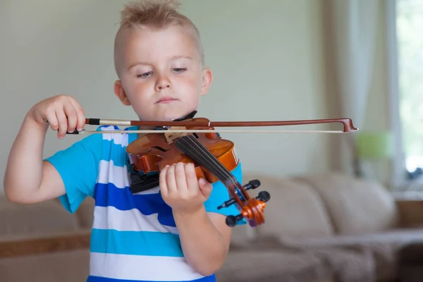 Das Kind Spielt Geige Junge Studiert Musik — Stockfoto