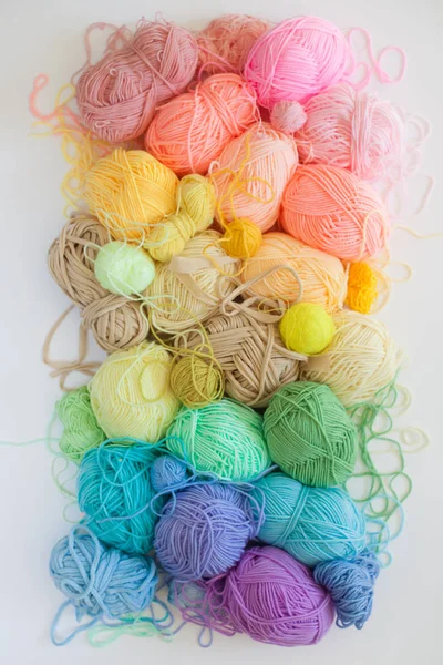 Colored balls of yarn. View from above. Rainbow colors. All colo — Stock Photo, Image