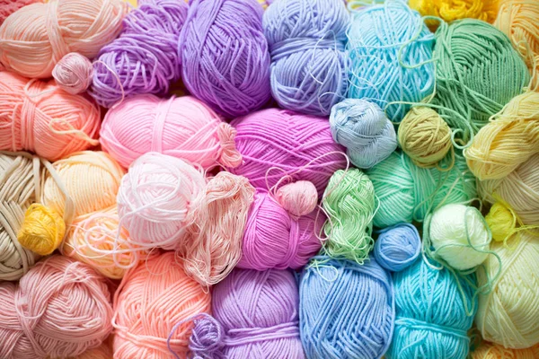 Colored balls of yarn. View from above. Rainbow colors. All colo — Stock Photo, Image