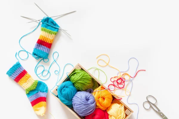 Gekleurde Bollen Garen Zicht Van Bovenaf Regenboog Kleuren Alle Kleuren — Stockfoto