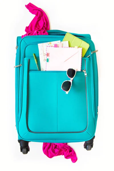 Аквамарин/бірюзовий жіночий чемодан для подорожей. Леді речі — стокове фото