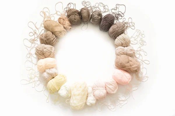 Hilados de lana y algodón para tejer de color natural neutro. Atrás — Foto de Stock