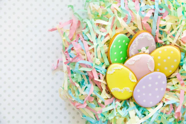 Galleta de jengibre casera de Pascua. Nido de aves Pascua hecho de — Foto de Stock