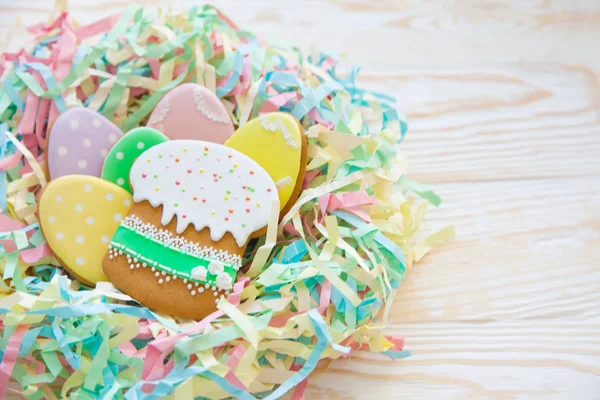 Osterhausgemachte Lebkuchen. Vogelnest-Ostern aus — Stockfoto