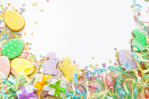Słodycze Dla Świętowania Wielkanocy Pierniki Kształcie Zajączek Pisanki Biały Kolor — Zdjęcie stockowe