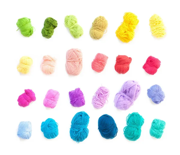 Renkli iplik örme için. Beyaz arka plan.